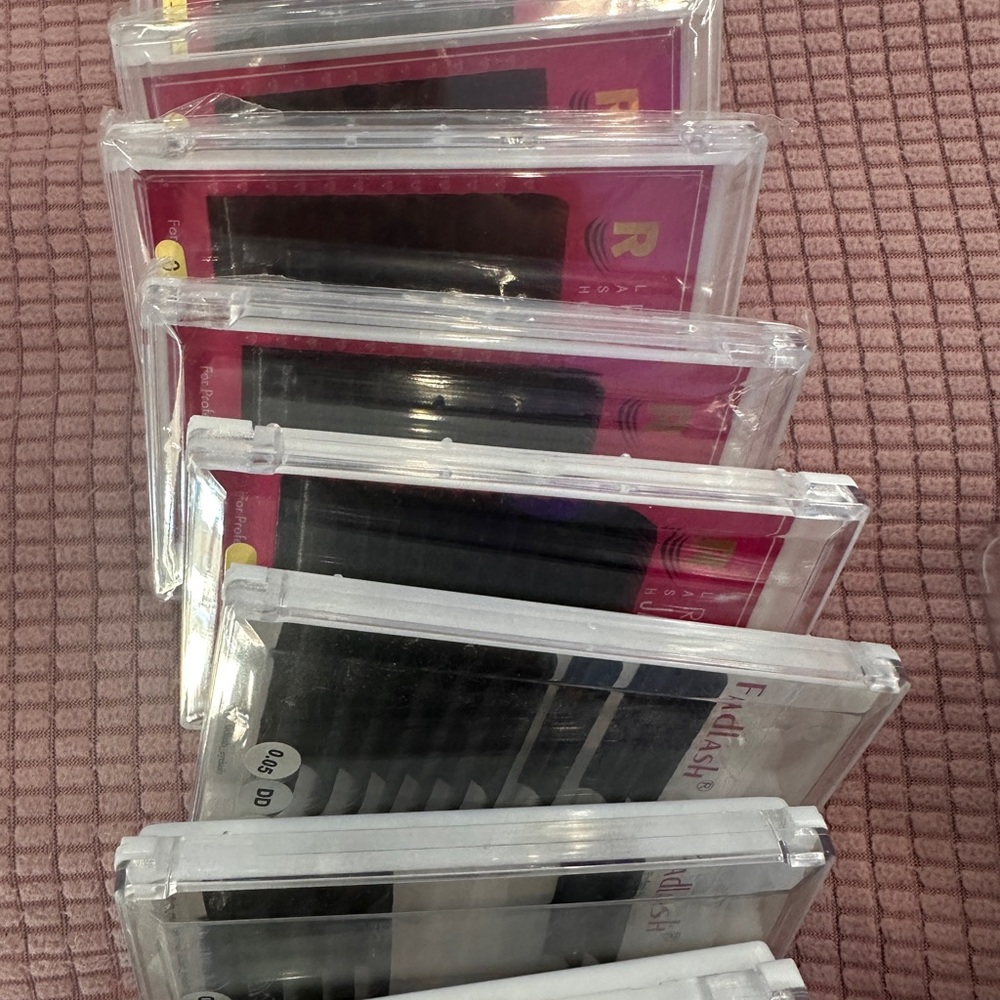 Long Eyelash Extension bundle - Picture 9 of 13